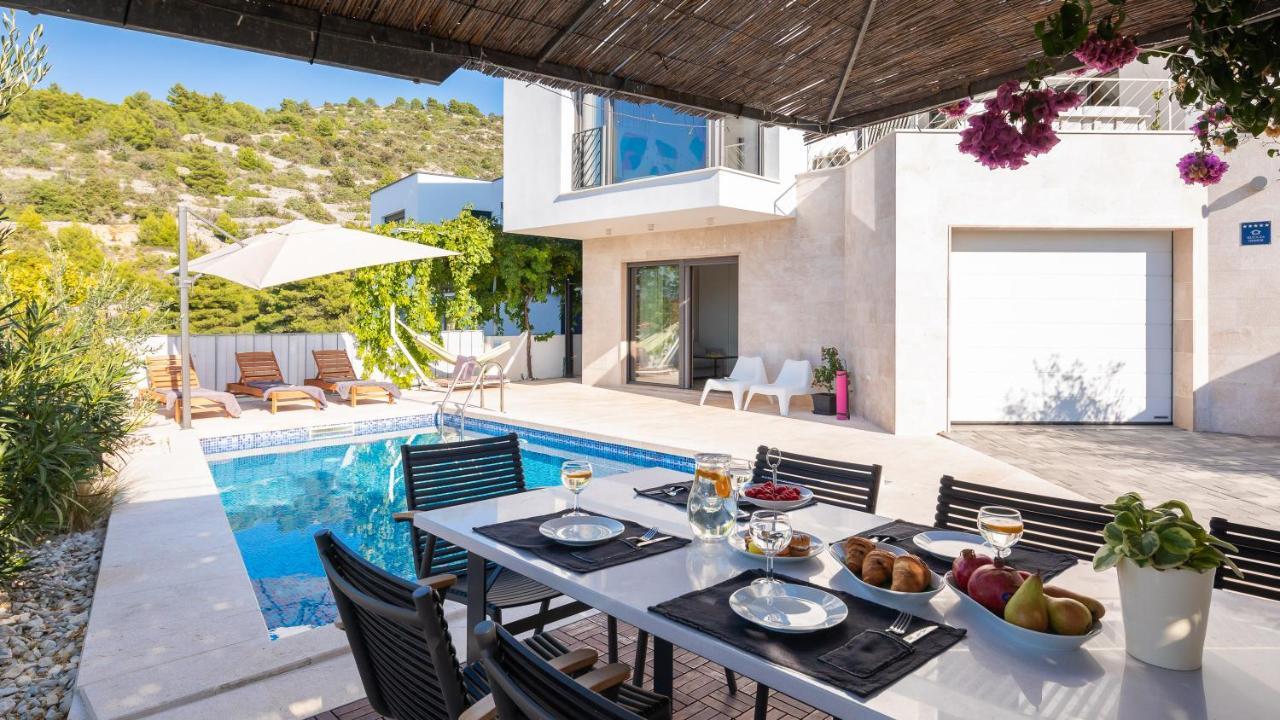 Holiday Home D&D Residence Rogoznica  Luaran gambar